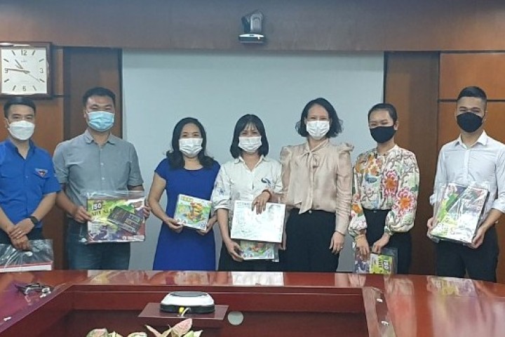 Đồng hành cùng con đến trường mùa Trung thu đặc biệt 2021